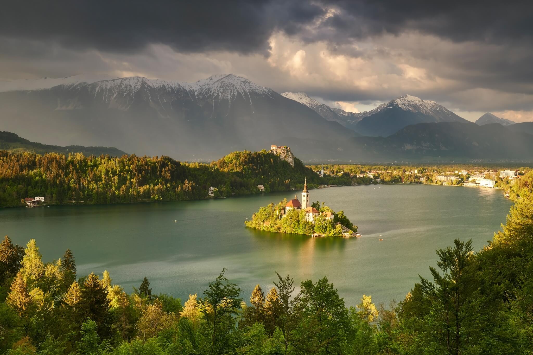 Amazing view. Озеро Блед. Озеро Bled Словения. Озеро Блед Словения фото. Озеро Блед Словения осень.